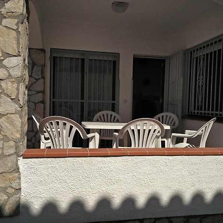 Xalet Amb Jardi Villa Empuriabrava Kültér fotó