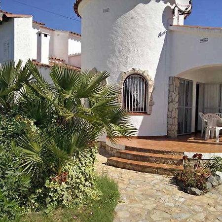 Xalet Amb Jardi Villa Empuriabrava Kültér fotó