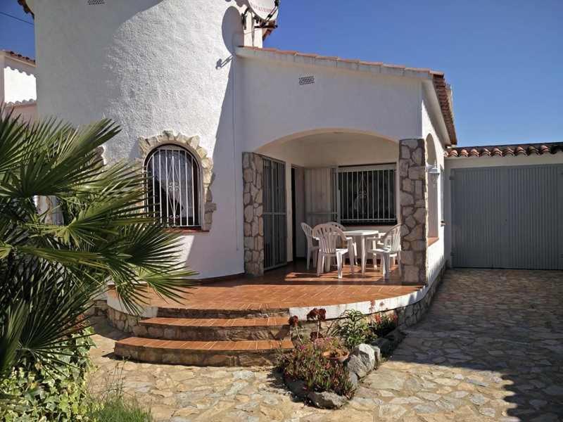 Xalet Amb Jardi Villa Empuriabrava Kültér fotó